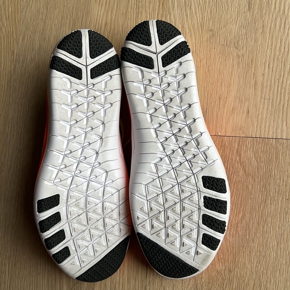 Nike Women’s Free Focus Flyknit Shoe - Picture 3 of 4